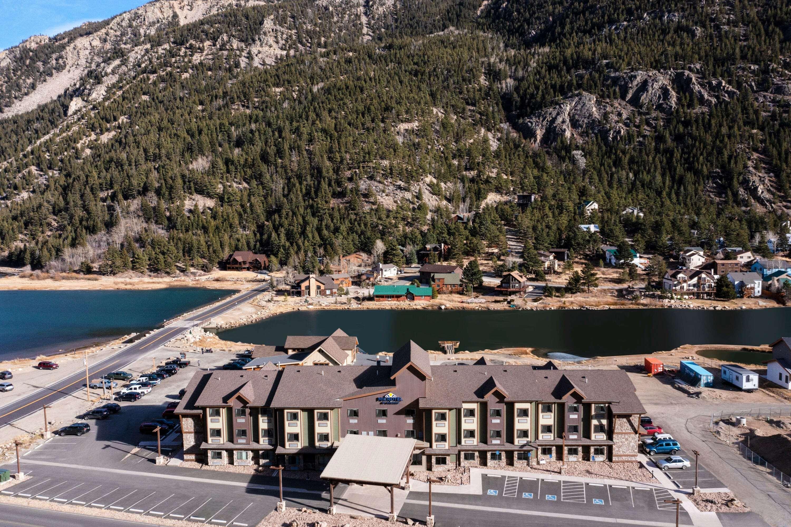 Microtel Inn & Suites By Wyndham Georgetown Lake Exterior foto